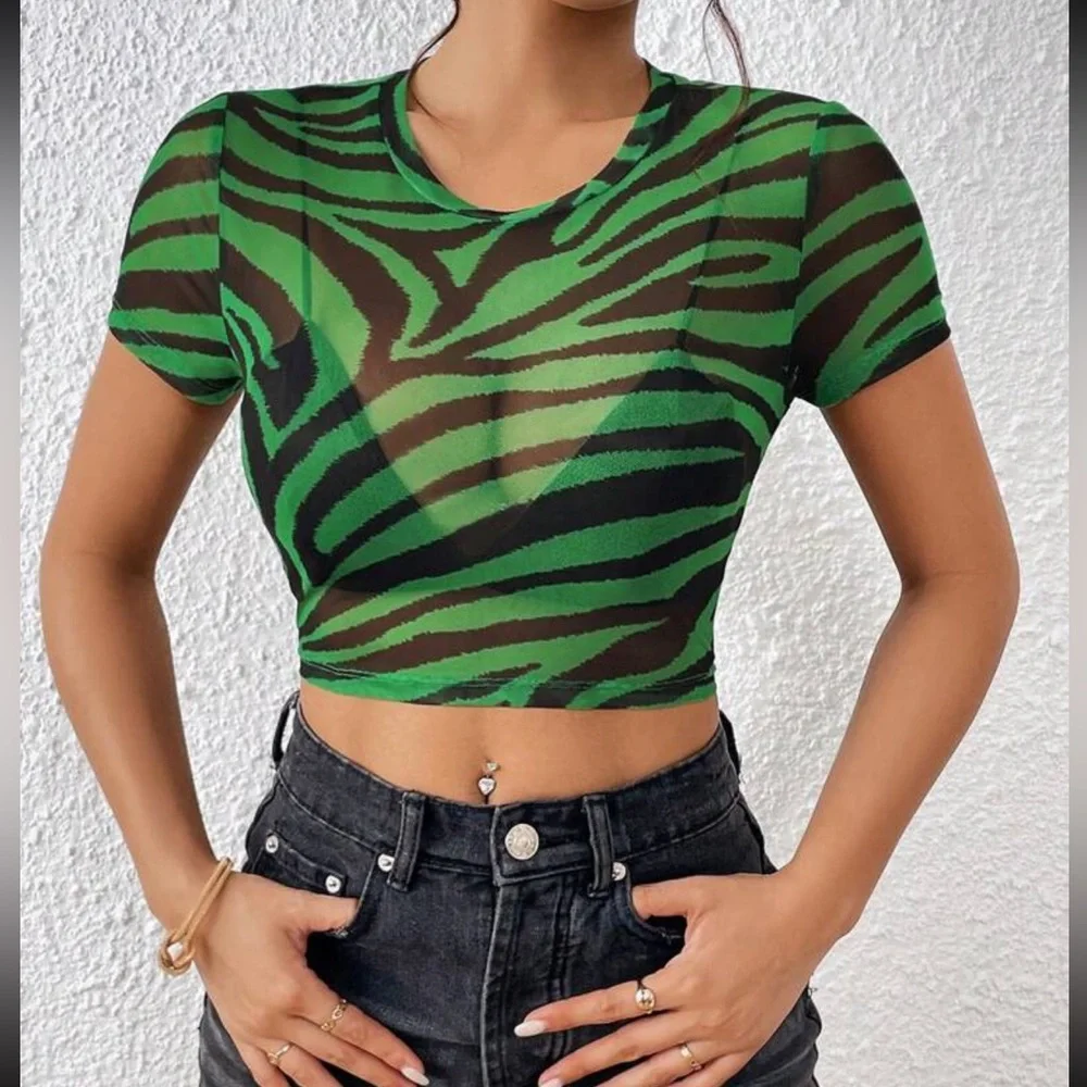 New green and black top - Picture 3 of 4